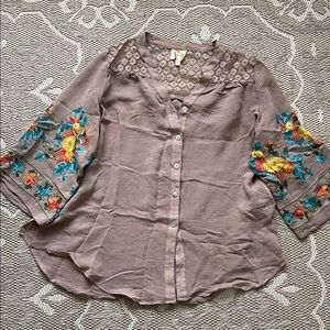 Fig and Flower Floral Embroidered Wide Bell Sleeve Blouse Button Down Top💐